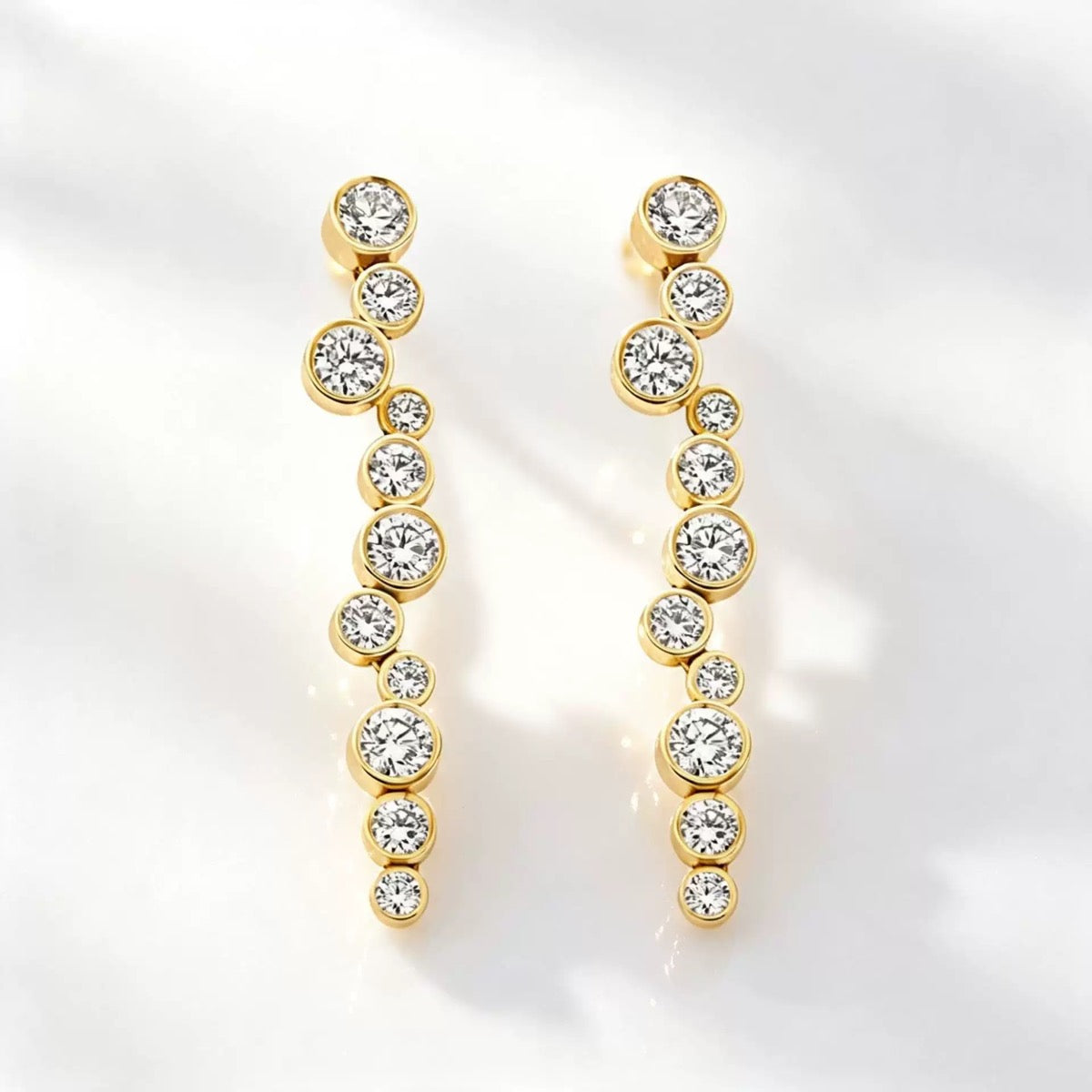 Bulle de Lumière Earrings in gold with exactly 11 round zirconia stones