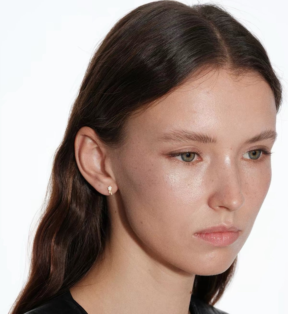 Model wearing the Étoile Filante stud earrings